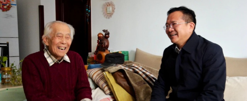 中國(guó)樂(lè)凱黨委領(lǐng)導(dǎo)看望慰問(wèn)樂(lè)凱老領(lǐng)導(dǎo)、老專(zhuān)家、老干部、老黨員及生活困難職工